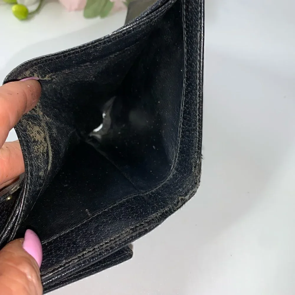 Authentic GUCCI Leather Compact Wallet - Picture 11 of 13